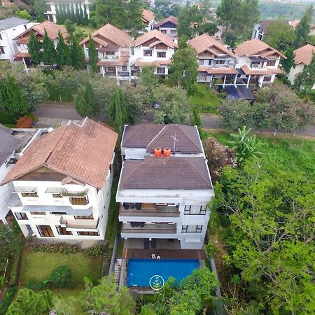 Hikari Hill View Villa 7 Bedrooms With A Private Swimming Pool And Billiard Bandung Exterior photo